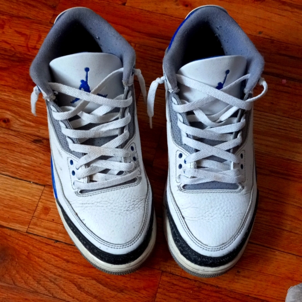 Mens gently worn in great condition size 9 in white&blue